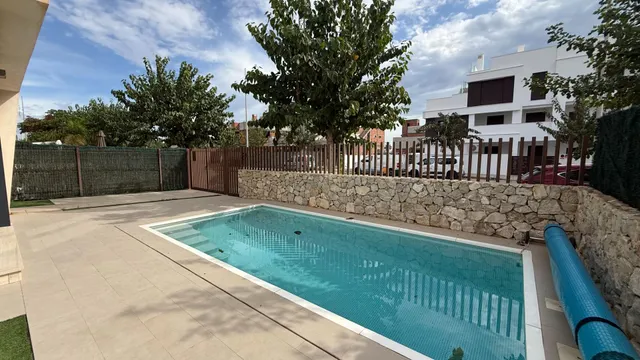 CHALET SEMINUEVO CON VISTAS AL MAR, PISCINA PRIVADA Y COCINA DE VERANO – LA TORRE DE LA HORADADA — 9