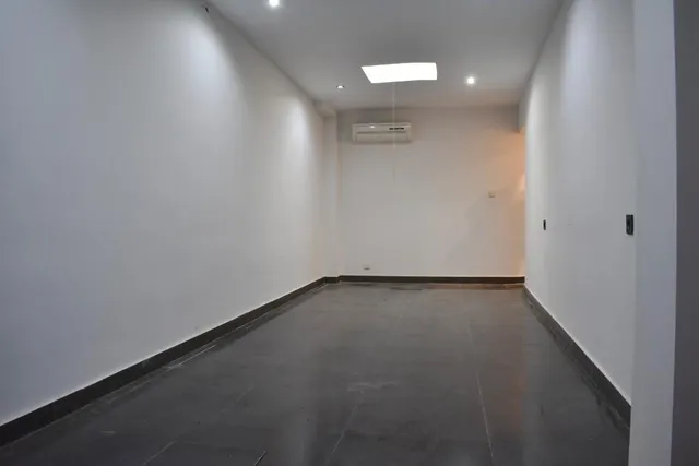 En alquiler local de 54 m2, interior, antes oficina, junto a C/ Alfonso. — 7
