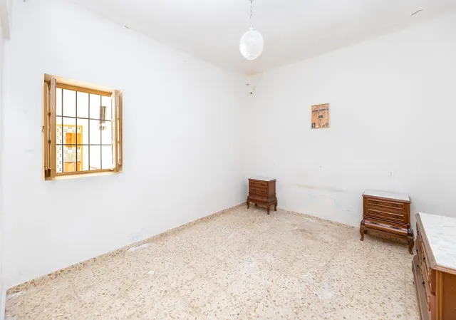¡CASA EN UNA SOLA PLANTA, CREA TU VIVIENDA IDEAL EN ALBOLOTE! Casa en una sola planta con patio, garaje y un gran potencial. — 16