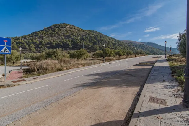 VENTA DE SOLAR URBANO EN URBANIZACION LOS CARACOLILLOS EN NIVAR CON UNA ESPECTACULAR ubicación — 2