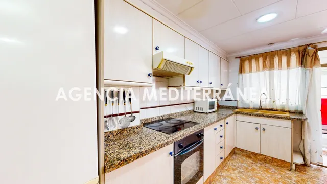 Piso en venta en Torrent, con tres habitaciones y dos baños. — 12