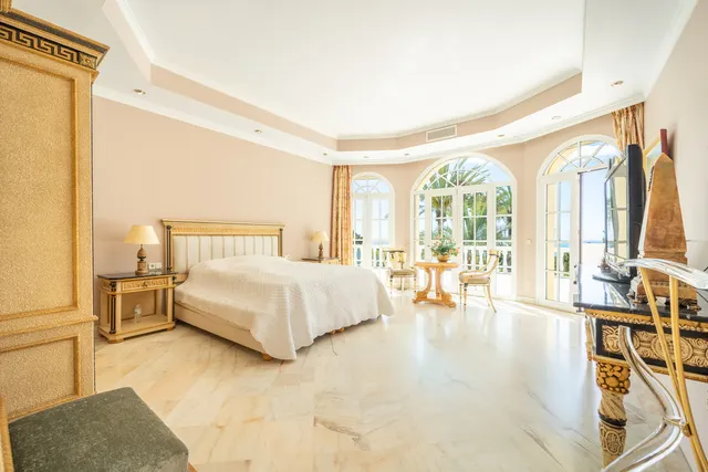 Chalet 14 habitaciones 2100m² en venta - Marbella — 41