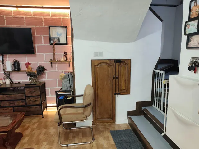 Casa reformada con terraza, finca de 750 m2 y cuadra, con vistas al Aramo — Morcín — 32