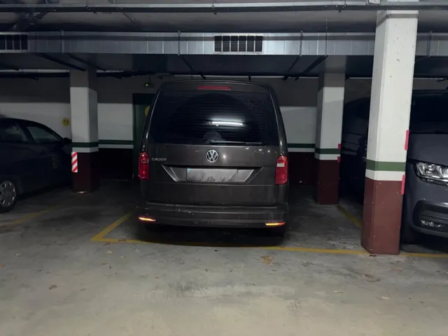 Seminuevo con terraza, piscina, parking y trastero — 21
