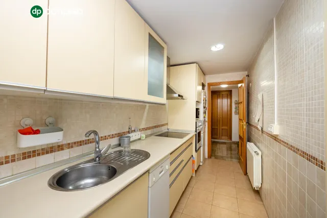Piso de dos dormitorios en Sanders, en urbanización privada con piscina, pistas de padel, plaza de garaje y trastero — 7