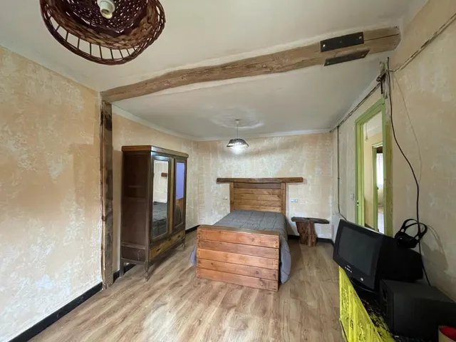 SE VENDE CASA EN CORULLÓN — 25