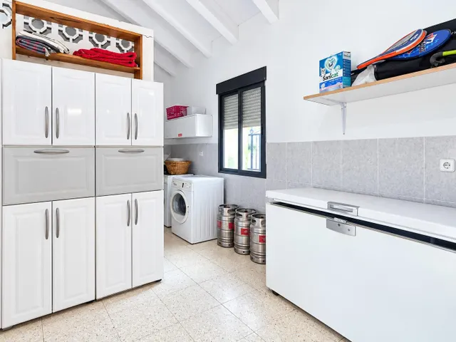 Villa con piscina y parcela de 14.000 m2 en Orihuela — 19