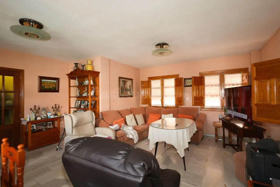 CHALET CON PISCINA EN HIJAR, LAS GABIAS