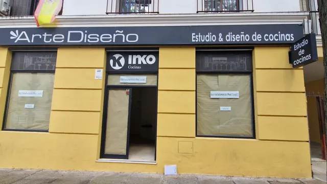 Local comercial en zona centro en Calle Santo Domingo junto a Plaza Aladro — 16