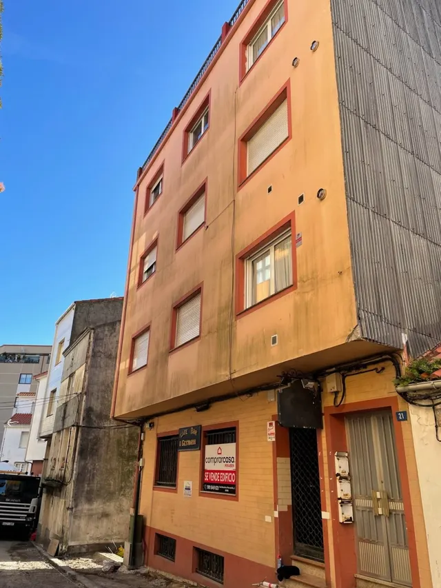 Edificio con garaje y local comercial en el centro de Ribeira — 10