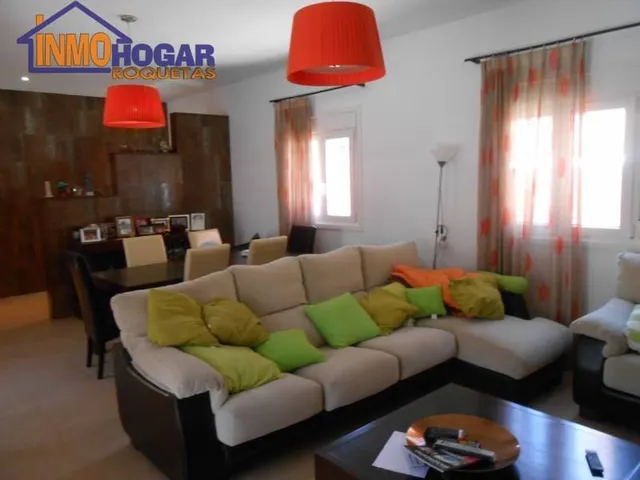 CHALET DE LUJO, 1000 m de parcela, 4 DOR,3 BAÑOS, PIS EXCELENTENTES CALIDADES A 200 m DE LA PLAYA!! — 10