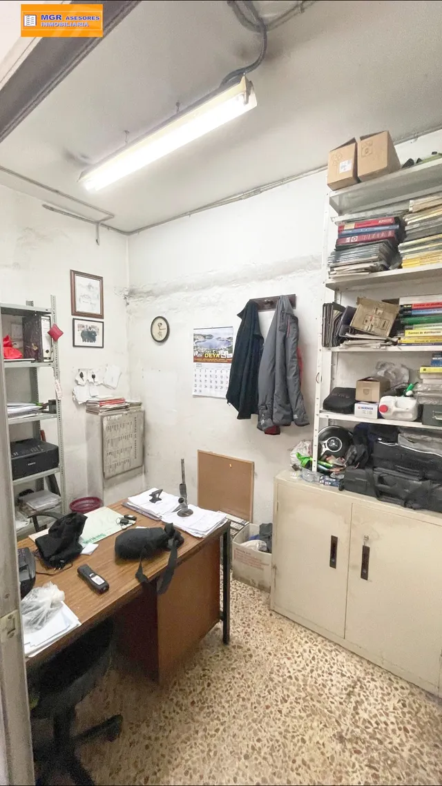 VENTA DE TALLER MECANICO O LOCAL DE 140 M2 CON PUERTA AUTOMATICA, VADO, ventilación Y LUZ NATURAL — 18