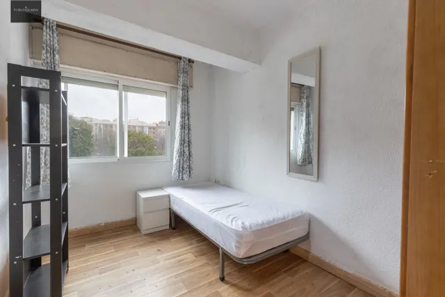 PISO DE 4 DORMITORIOS EN CAMINO DE RONDA — 24