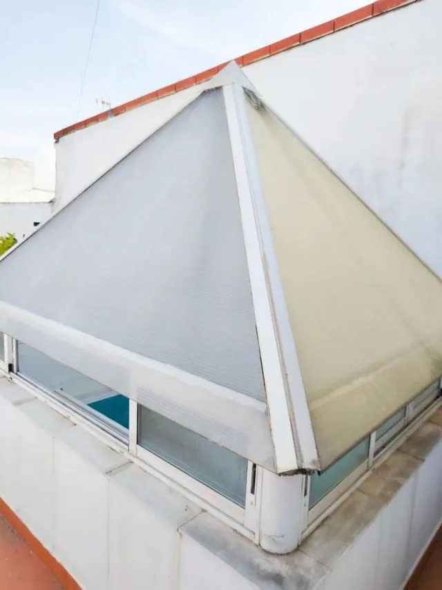 Casa Reformada en Montijo: Luminosa, con Placas Solares, Patio y Nave-Taller — 12