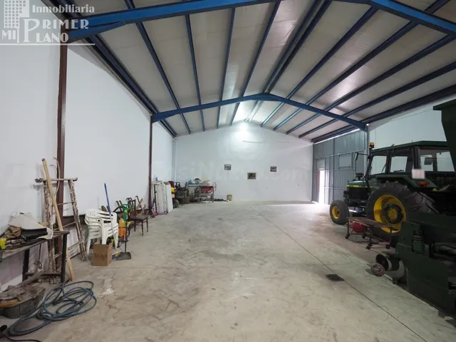SE VENDE NAVE EN ESQUINA CON 220M2, CON COCINILLA CAMPERA Y  - foto 2