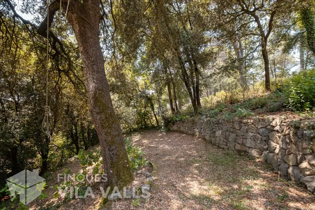Casa con gran jardín en la naturaleza — 37