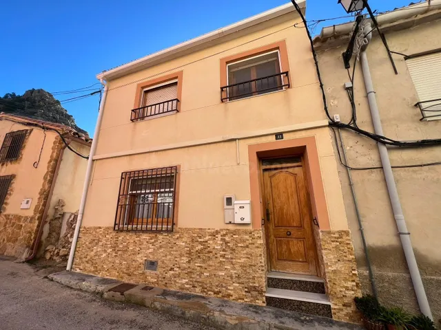 CASA EN RICOTE (MURCIA). — 2