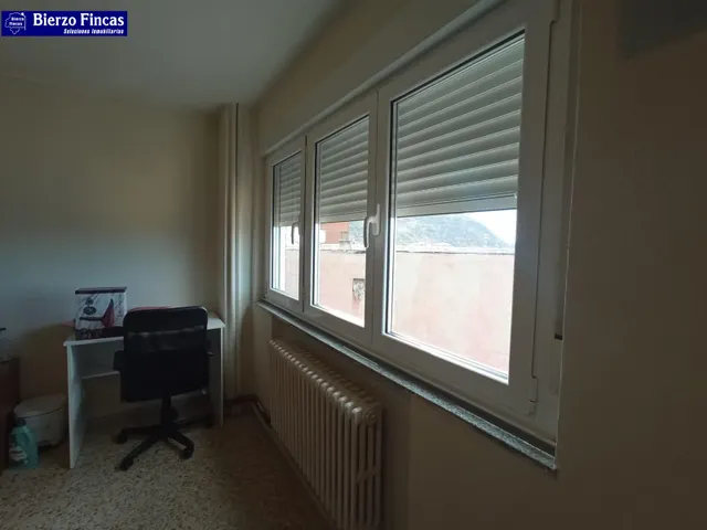 SE VENDE AMPLIO PISO EN PONFERRADA — 26