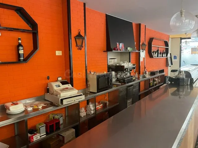 Local comercial VENTA en Castellón, Calle Trinidad 32. Con l - foto 3