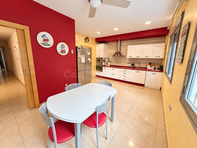 ESPECTACULAR CHALET DE 277 M2 DE VIVIENDA Y 225 M2 DE GARAJE - foto 3