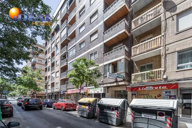 PISO EN PEDRO ANTONIO DE ALARCON — 27