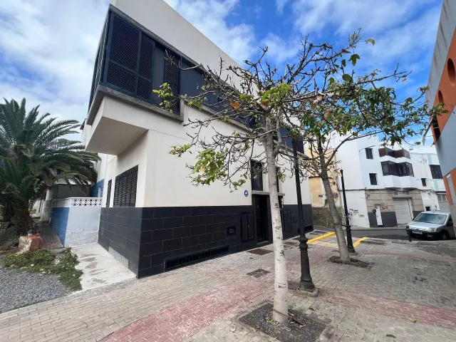 Casa familiar de tres plantas en Costa Ayala – Las Palmas de Gran Canaria — 2