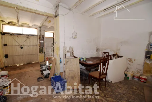 ¡GRAN OPORTUNIDAD! CASA ESQUINERA PARA REFORMAR CON GARAJE, 