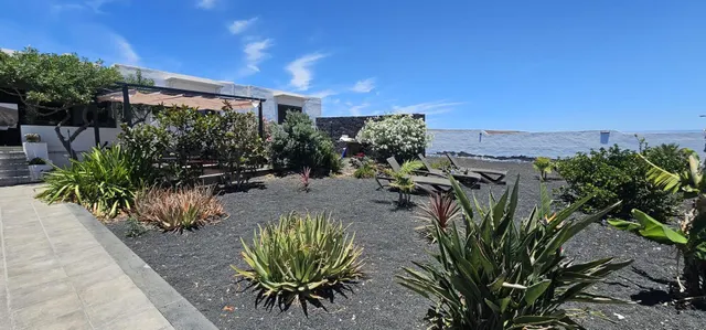 Finca independiente con jardín privado y vistas abiertas en Las Cabreras, Lanzarote. — 43