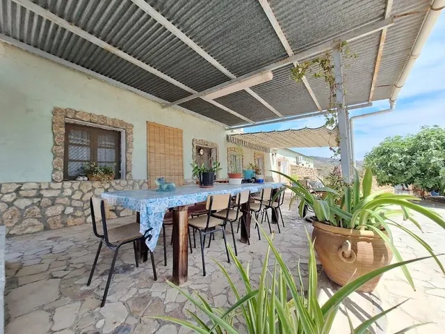 Chalet o casa de campo con piscina · 4.000 m2  · 4 dormitorios · 90 m2 para otra vivienda — 47