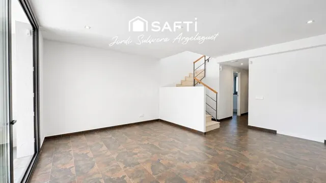 CASA ADOSADA CON JARDÍN PRIVADO, TERRAZA Y PISCINA EN L’ESCA - foto 4