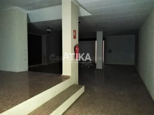 LOCAL COMERCIAL A LA VENTA EN AMPOLIA AVENIDA - foto 2