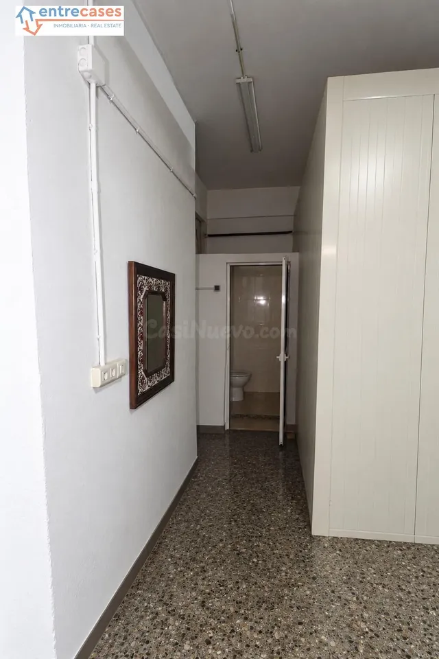 LOCAL/ALMACÉN DE ESQUINA – 80 m2 – DOBLE FACHADA – POSIBLE C - foto 2