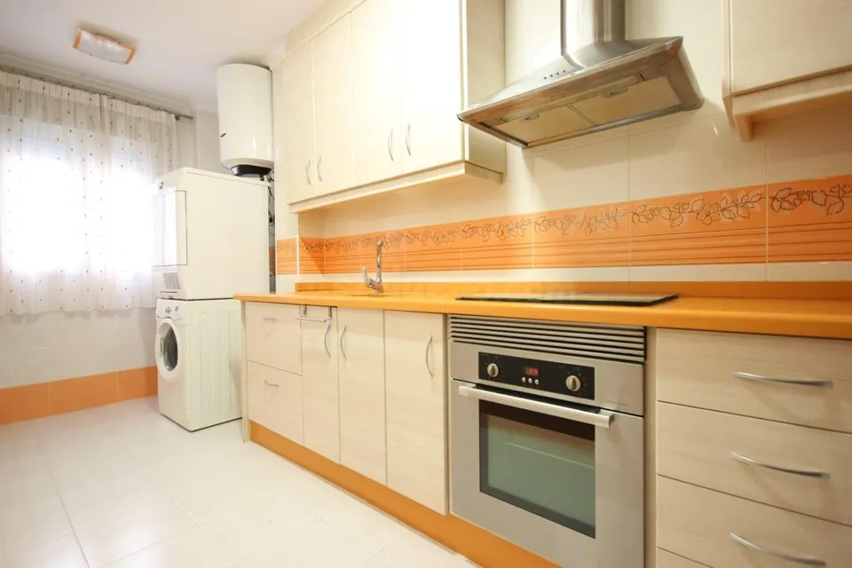 ¡Descubre tu nuevo hogar en Avd.Madrid de Petrer! ✨