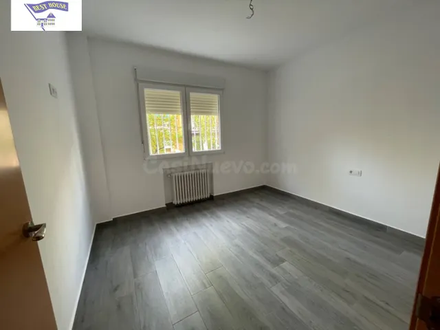PISO CON GARAJE. REFORMADO . CALEFACCIÓN Y AGUA CENTRAL. - foto 5