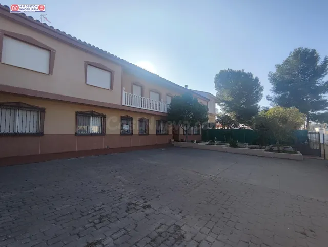 CASA RURAL, 7 DORMITORIOS DOBLES, BODEGA, CON PARCELA DE 38.