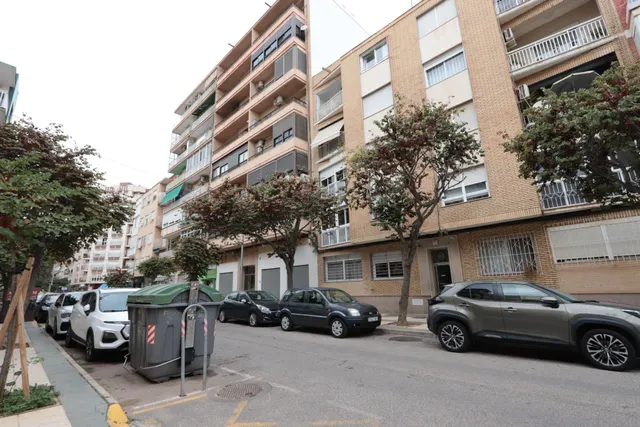 Piso en venta junto a calle Ángel Bruna de 110 m2, 3 dormitorios, baño y aseo, balcon y terraza acristalada — 42
