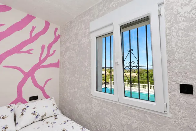 Casa reformada con piscina en parcela de 2.500 m2 (urbano y rústico) — 36