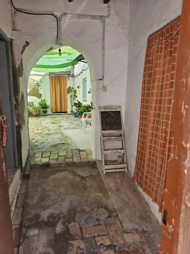 CASA CON AMPLIOS EXTERIORES EN BARRIO SAN MIGUEL - foto 2