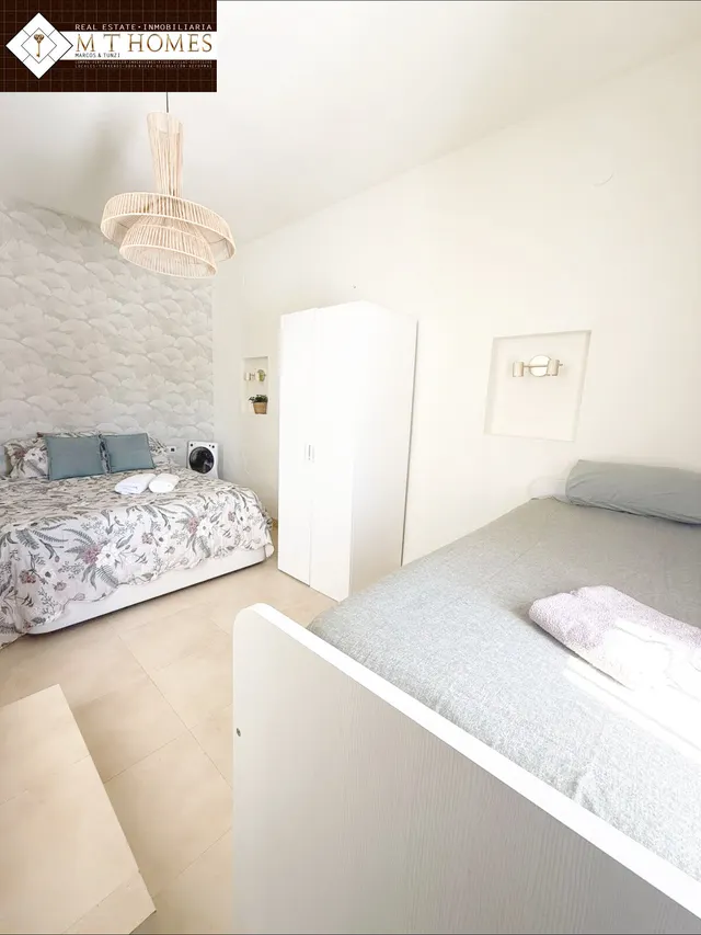 Piso con terraza y patio junto a todos los servicios y la playa — 15