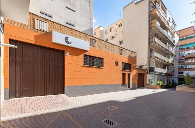 AMPLIA PLANTA BAJA JUNTO ARABIAL CON GARAJE — 18