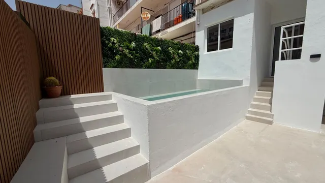 Vivienda completamente reformada con 3 dormitorios, terraza, jardín privado y piscina — 8