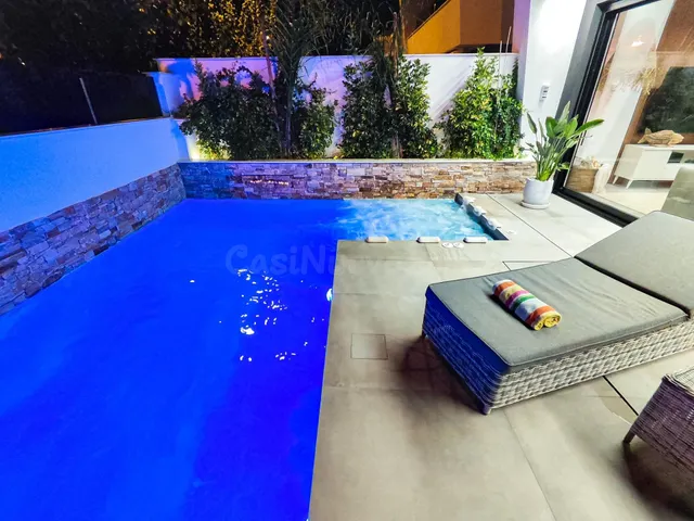 VILLA MODERNA CON PISCINA PRIVADA, JACUZZI Y SOLÁRIUM EN SAN - foto 2