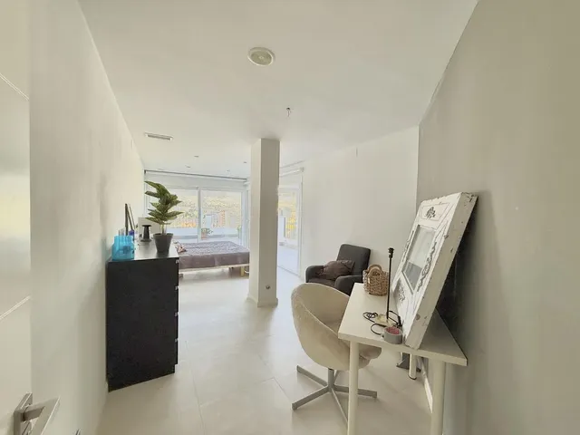 Ático con amplia terraza de 154 m2 y vistas panorámicas en los boliches, Fuengirola — 27