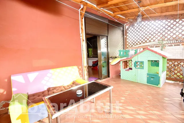VILLA SEMINUEVA CON PISCINA, TERRAZA Y GRAN JARDÍN — 18