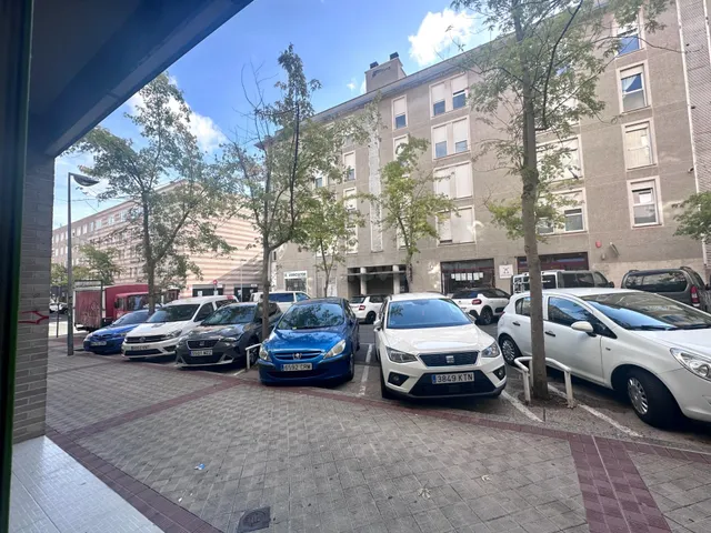 ALQUILER DE LOCAL EN MENDILLORRI BAJO - foto 4
