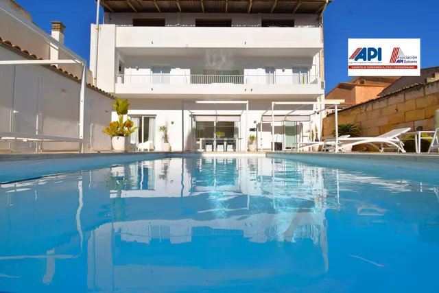 Casa con piscina y garaje en Muro