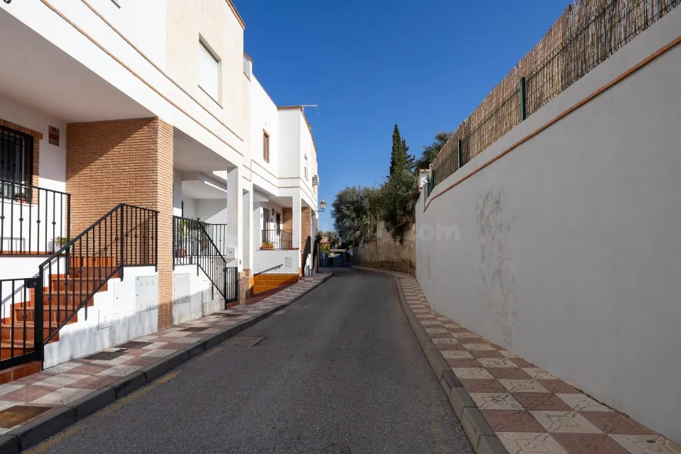 MARAVILLOSA CASA  A POCOS MINUTOS DEL CENTRO DE LA ZUBIA