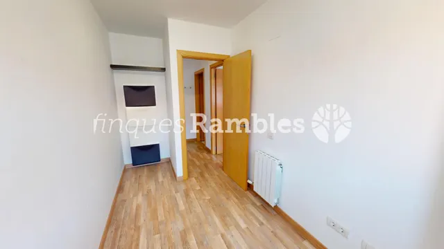 PISO PRÁCTICAMENTE NUEVO, EN LA TRANQUILA ZONA DEL BARRI SANT PERE — 13