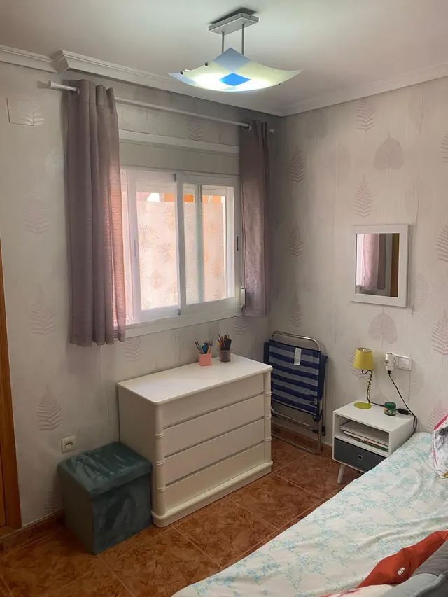 SE VENDE ADOSADO CON GARAJE- BENIDORM / PONIENTE — 17