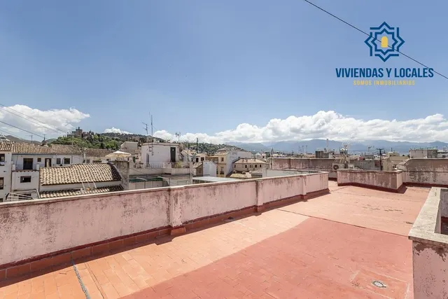 Magnífico piso con plaza de garaje junto a Catedral. — 23